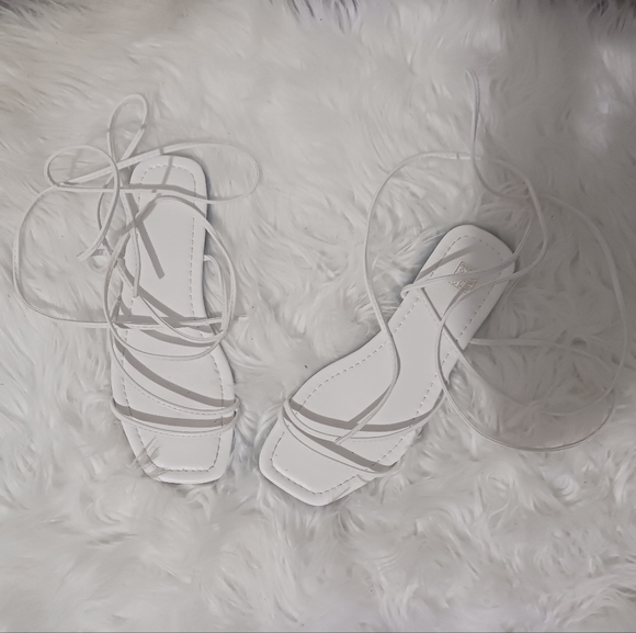 Women white open toe lace up flat sandals - Picture 2 of 9